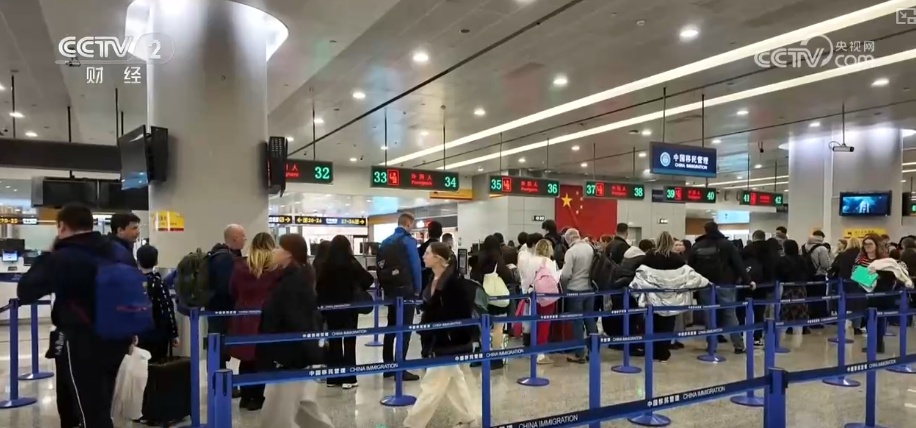 假日出行“火热”、出入境“双向奔赴” 借助旺盛出行数据透视活力中国