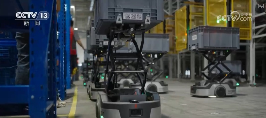 机器人“跑”起来助推物流“加速跑” 数万快递开启新年之旅抵达千家万户