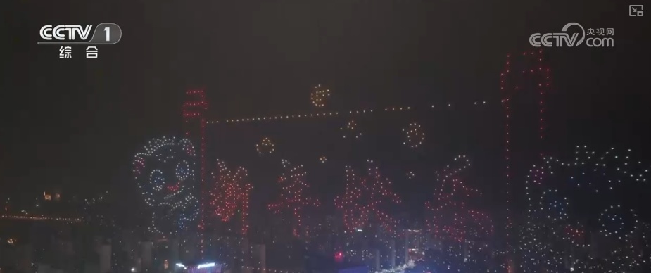 “沉浸式体验+多元场景”释放假日多彩活力 游客在文化与烟火气中欢度佳节