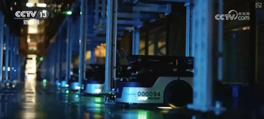 机器人“跑”起来助推物流“加速跑” 数万快递开启新年之旅抵达千家万户