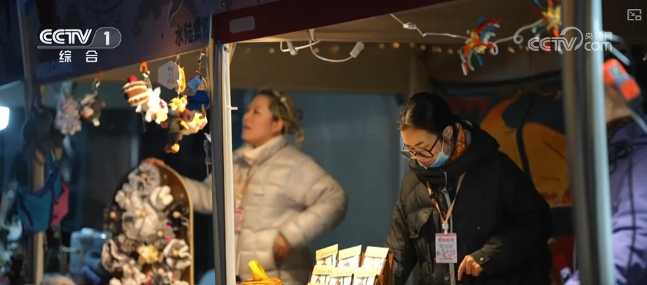 “沉浸式体验+多元场景”释放假日多彩活力 游客在文化与烟火气中欢度佳节