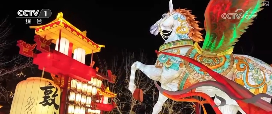 “沉浸式体验+多元场景”释放假日多彩活力 游客在文化与烟火气中欢度佳节