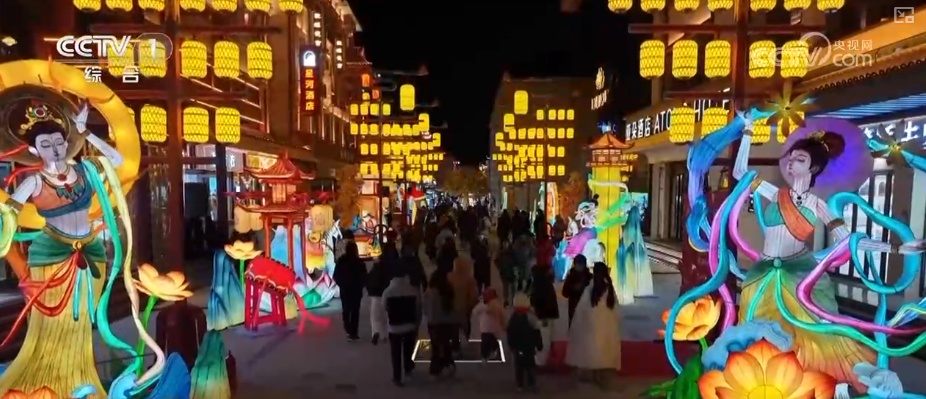 “沉浸式体验+多元场景”释放假日多彩活力 游客在文化与烟火气中欢度佳节