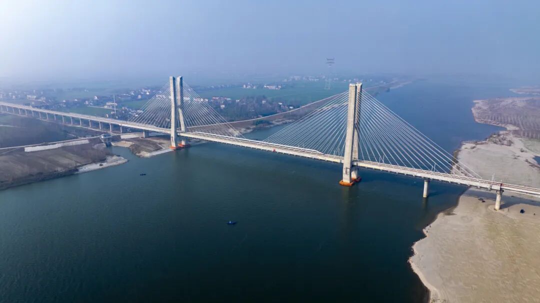 “陆地航母”新年启程！