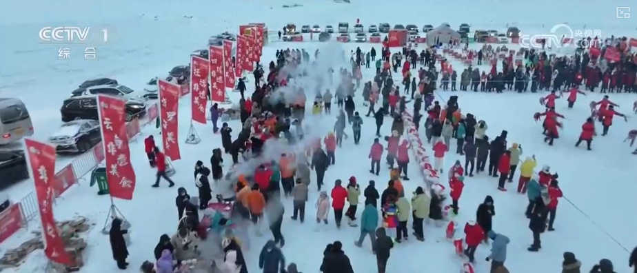 “沉浸式体验+多元场景”释放假日多彩活力 游客在文化与烟火气中欢度佳节