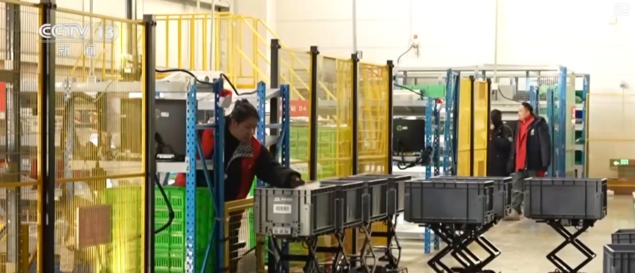 机器人“跑”起来助推物流“加速跑” 数万快递开启新年之旅抵达千家万户