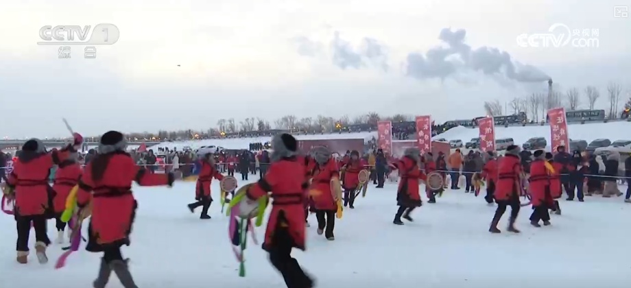 “沉浸式体验+多元场景”释放假日多彩活力 游客在文化与烟火气中欢度佳节