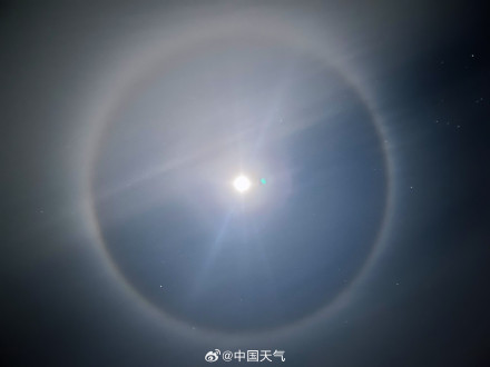 高清!2026第一天北京出现月晕景观 高清!2026第一天北京出现月晕景观