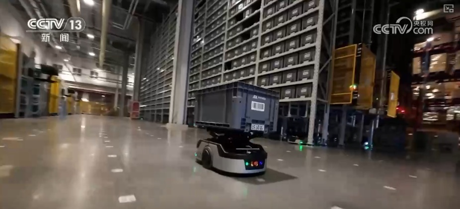 机器人“跑”起来助推物流“加速跑” 数万快递开启新年之旅抵达千家万户