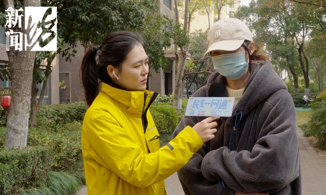 上海一小区男子行为引关注，所过之处气味刺鼻，久难消散！居民：会有毒害吗？