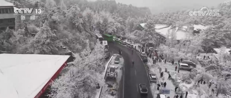 多部门协力以“雪”为令保出行、护生产 确保百姓假日生活平稳有序 多部门协力以“雪”为令保出行、护生产 确保百姓假日生活平稳有序