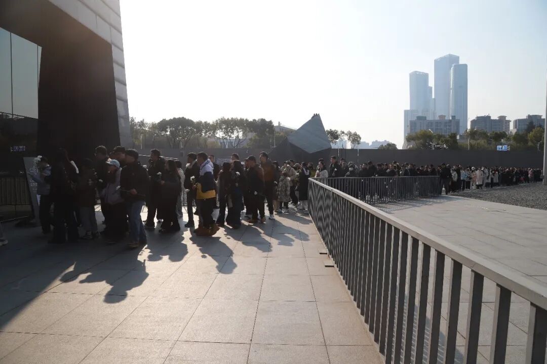 元旦假期,这个纪念馆外依旧排起长队 元旦假期,这个纪念馆外依旧排起长队