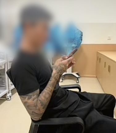 护士炫耀花臂男友陪值夜班,还帮她“贴药瓶标签写报告”,卫健委通报→ 护士炫耀花臂男友陪值夜班,还帮她“贴药瓶标签写报告”,卫健委通报→