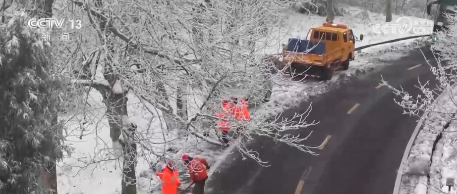 多部门协力以“雪”为令保出行、护生产 确保百姓假日生活平稳有序 多部门协力以“雪”为令保出行、护生产 确保百姓假日生活平稳有序