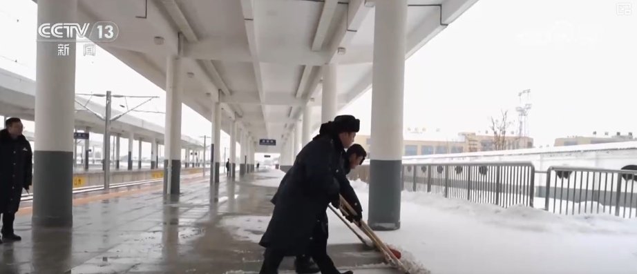 多部门协力以“雪”为令保出行、护生产 确保百姓假日生活平稳有序 多部门协力以“雪”为令保出行、护生产 确保百姓假日生活平稳有序