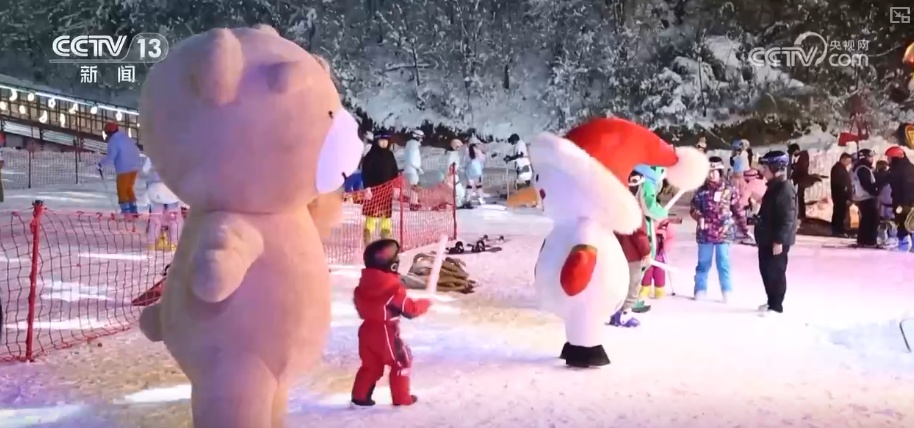 “真金白银”惠民叠加多彩冰雪“盛宴” 助推“冷资源”乘势而上掀起消费新热潮 “真金白银”惠民叠加多彩冰雪“盛宴” 助推“冷资源”乘势而上掀起消费新热潮