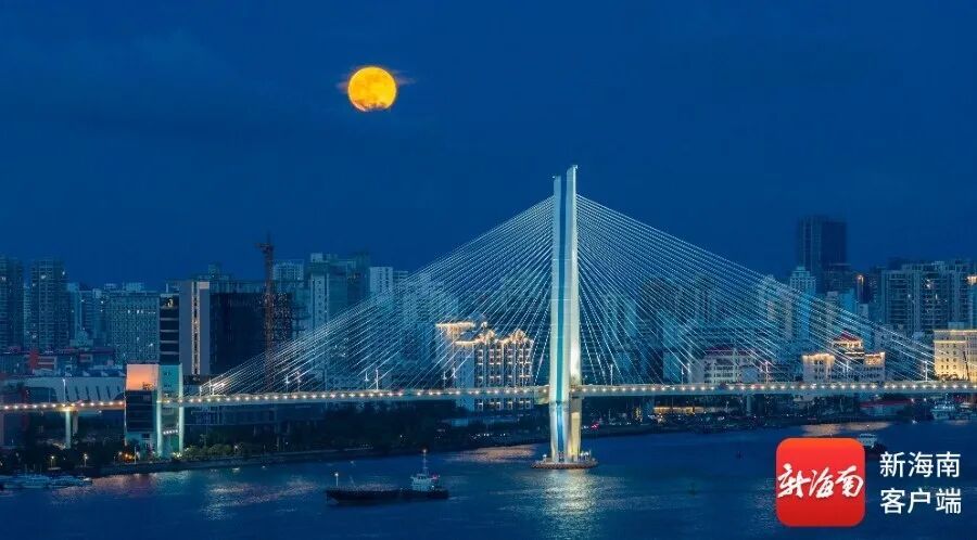 抬头,看今年首个“超级月亮”!等你来晒图→ 抬头,看今年首个“超级月亮”!等你来晒图→