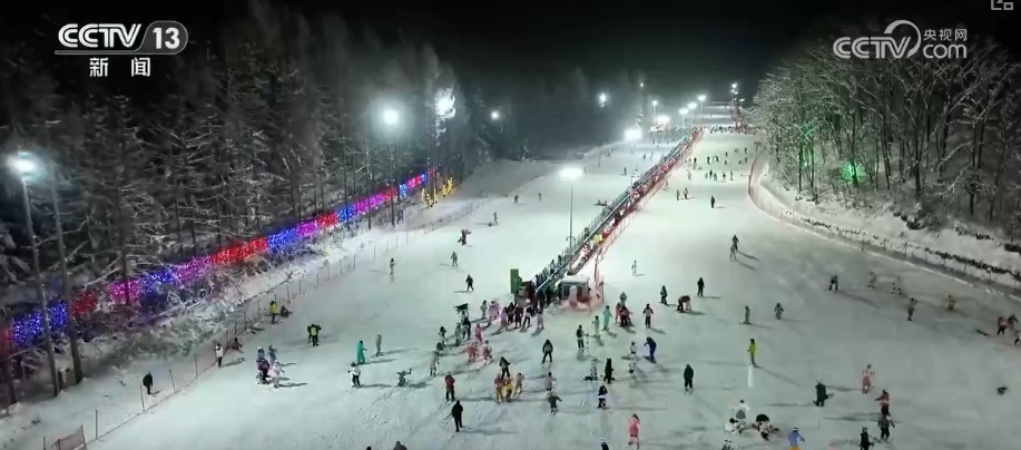 “真金白银”惠民叠加多彩冰雪“盛宴” 助推“冷资源”乘势而上掀起消费新热潮 “真金白银”惠民叠加多彩冰雪“盛宴” 助推“冷资源”乘势而上掀起消费新热潮