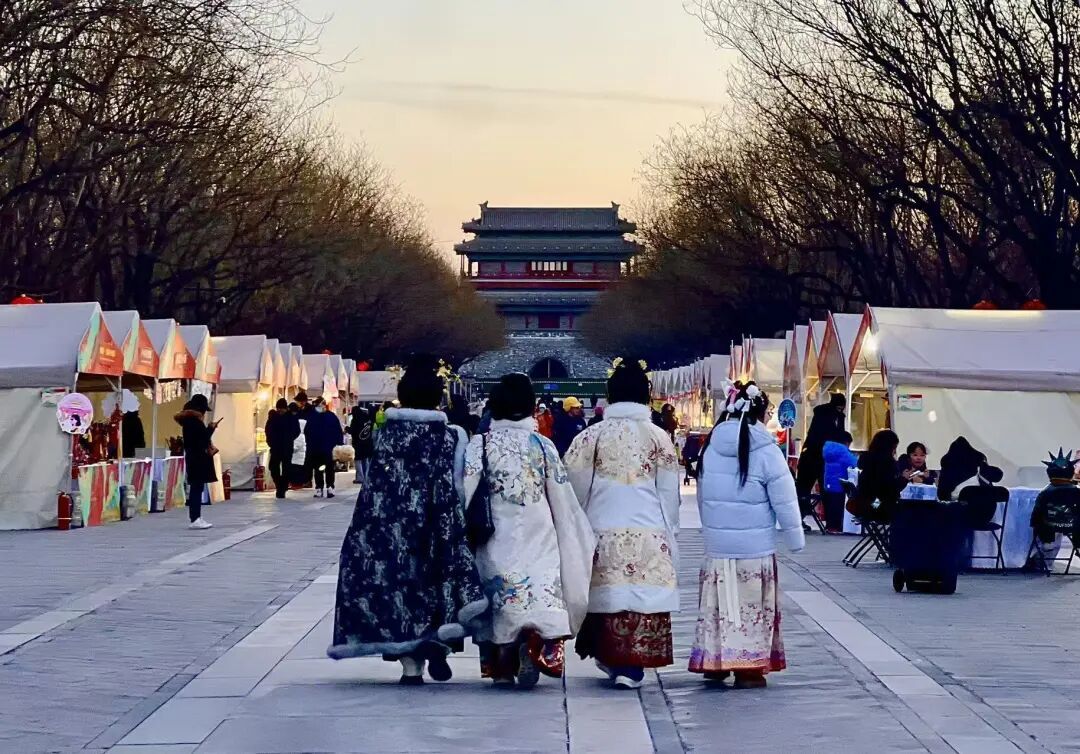 元旦假期北京公园游客同比增近四成，这三家公园最受欢迎→