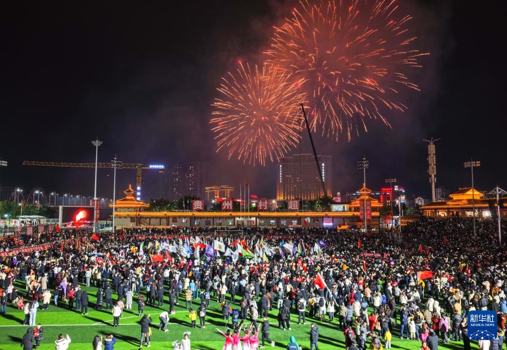 第四届贵州“村超”开幕 “村晚”热闹非凡 第四届贵州“村超”开幕 “村晚”热闹非凡