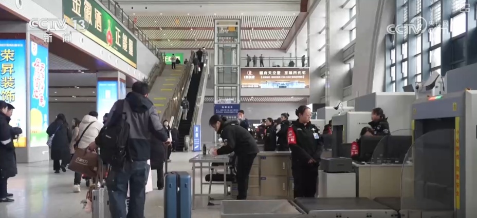 多部门协力以“雪”为令保出行、护生产 确保百姓假日生活平稳有序 多部门协力以“雪”为令保出行、护生产 确保百姓假日生活平稳有序