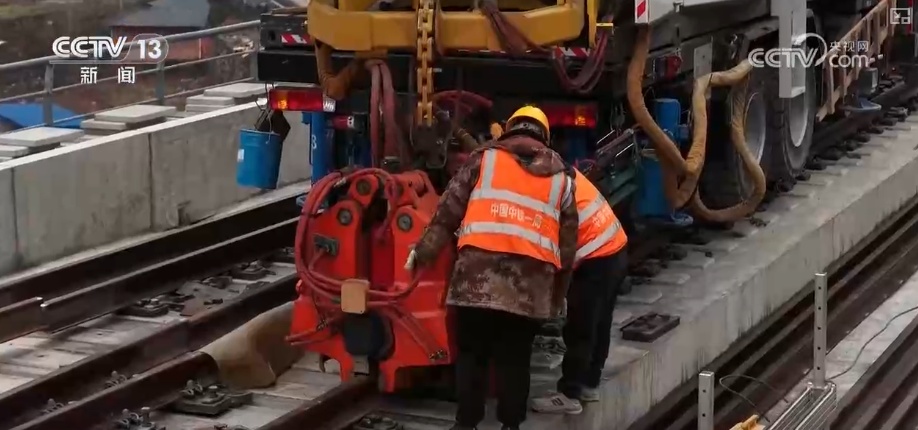 能源→交通→民生 建设者以马不停蹄的干劲刷新重大工程“进度条” 能源→交通→民生 建设者以马不停蹄的干劲刷新重大工程“进度条”