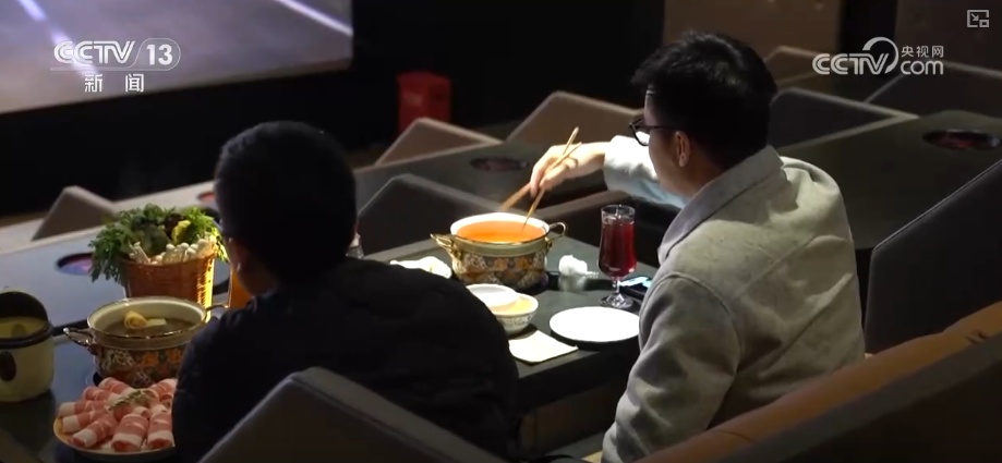 “科技感观影模式”火出圈 “影院+”延长“链式体验”催生消费新增长点 “科技感观影模式”火出圈 “影院+”延长“链式体验”催生消费新增长点