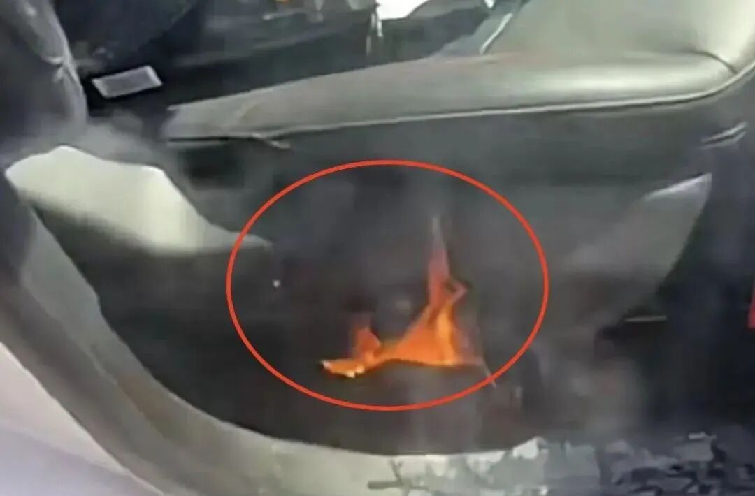 冲上热搜！车内玩偶秒变“子弹”，很多人还在放