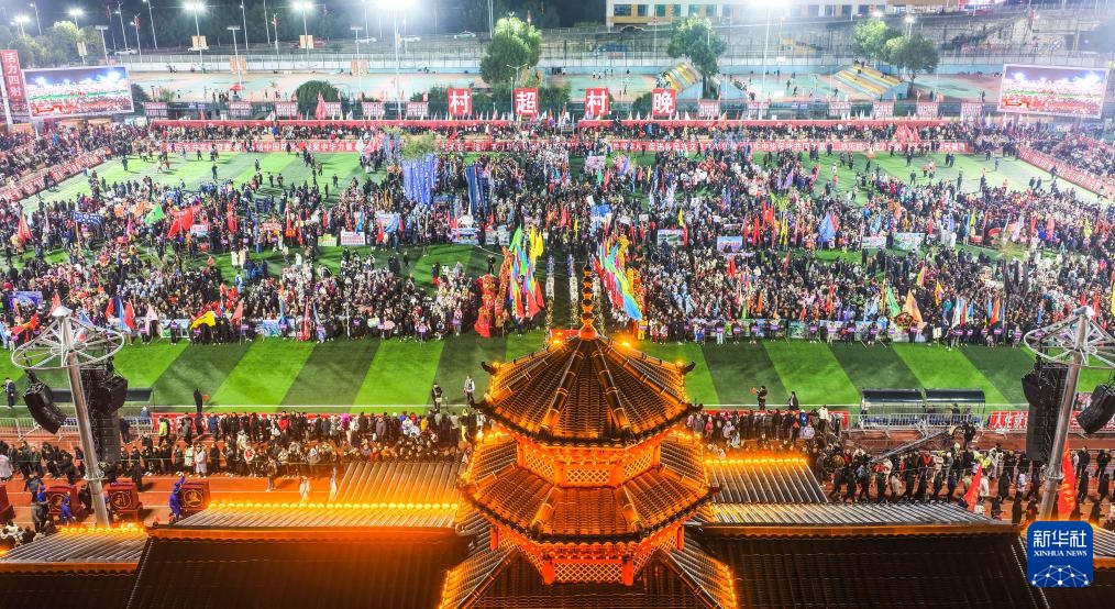 第四届贵州“村超”开幕 “村晚”热闹非凡 第四届贵州“村超”开幕 “村晚”热闹非凡