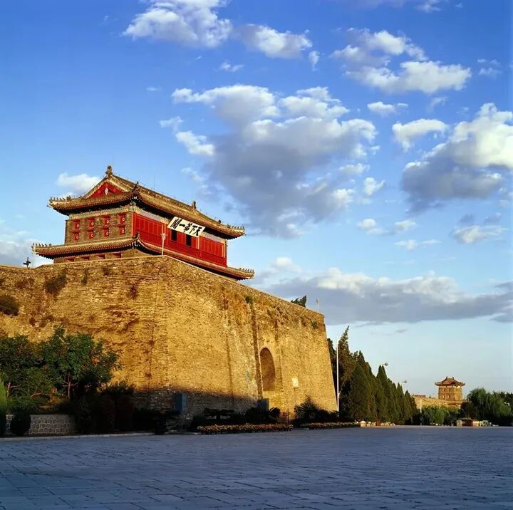 长城哽咽背诗的女孩火了!河北网友热情邀请…… 长城哽咽背诗的女孩火了!河北网友热情邀请……