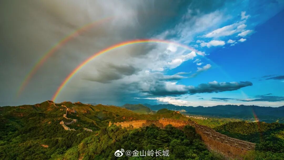 长城哽咽背诗的女孩火了!河北网友热情邀请…… 长城哽咽背诗的女孩火了!河北网友热情邀请……