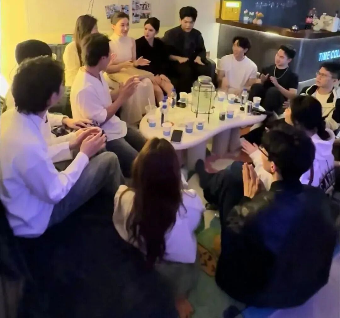 花198元找个饭搭子,年轻人为啥爱上”盲盒饭局”? 花198元找个饭搭子,年轻人为啥爱上”盲盒饭局”?