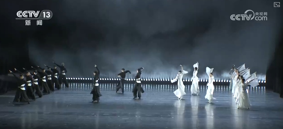 AI“智音”指挥“上岗” “传统底蕴+科技新意”勾勒新年演出市场鲜活新图景 AI“智音”指挥“上岗” “传统底蕴+科技新意”勾勒新年演出市场鲜活新图景