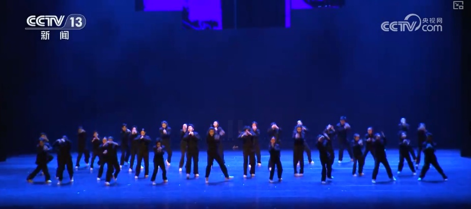 AI“智音”指挥“上岗” “传统底蕴+科技新意”勾勒新年演出市场鲜活新图景 AI“智音”指挥“上岗” “传统底蕴+科技新意”勾勒新年演出市场鲜活新图景