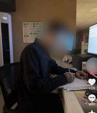 护士炫耀花臂男友陪值夜班,还帮她“贴药瓶标签写报告”,卫健委通报→ 护士炫耀花臂男友陪值夜班,还帮她“贴药瓶标签写报告”,卫健委通报→