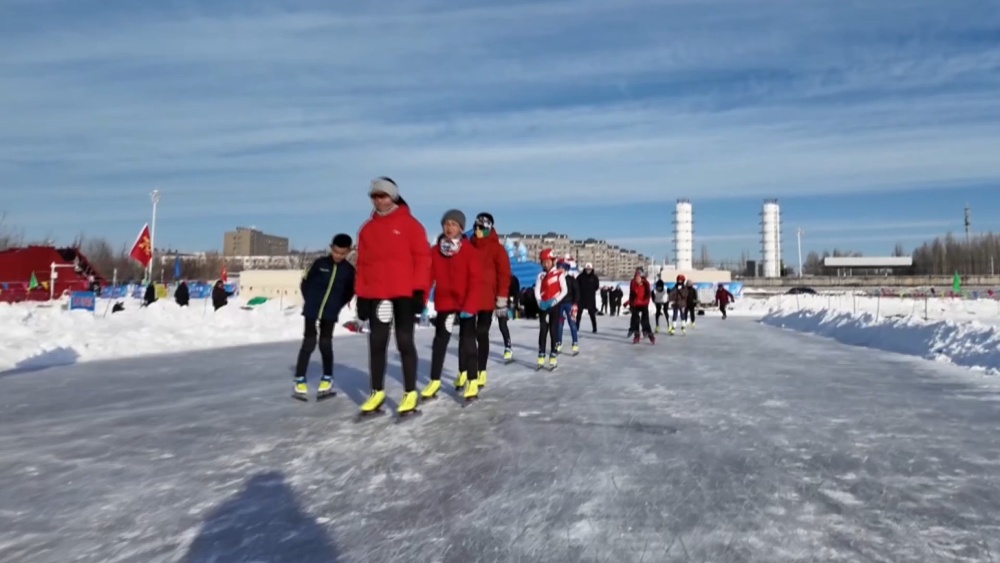 新疆冰雪经济奏响新年“热”旋律 新疆冰雪经济奏响新年“热”旋律