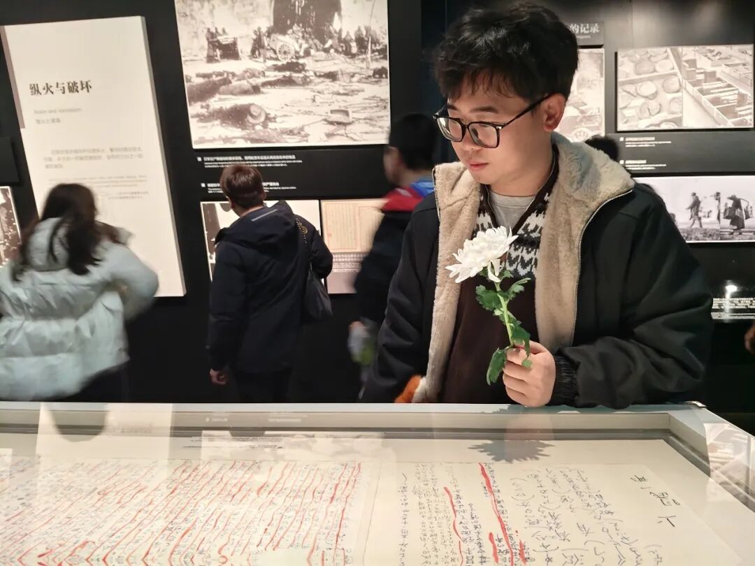 元旦假期,这个纪念馆外依旧排起长队 元旦假期,这个纪念馆外依旧排起长队