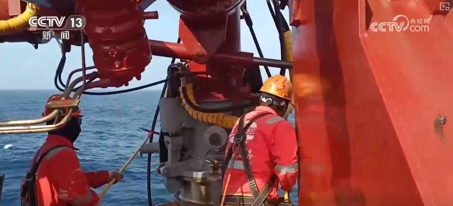 能源→交通→民生 建设者以马不停蹄的干劲刷新重大工程“进度条” 能源→交通→民生 建设者以马不停蹄的干劲刷新重大工程“进度条”