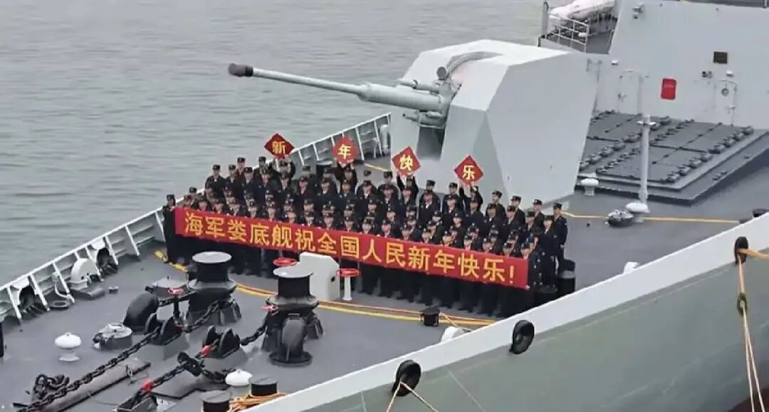 人民海军上新:娄底舰来了! 人民海军上新:娄底舰来了!