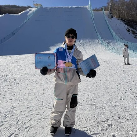 17岁小将半个月拿4个全国冠军