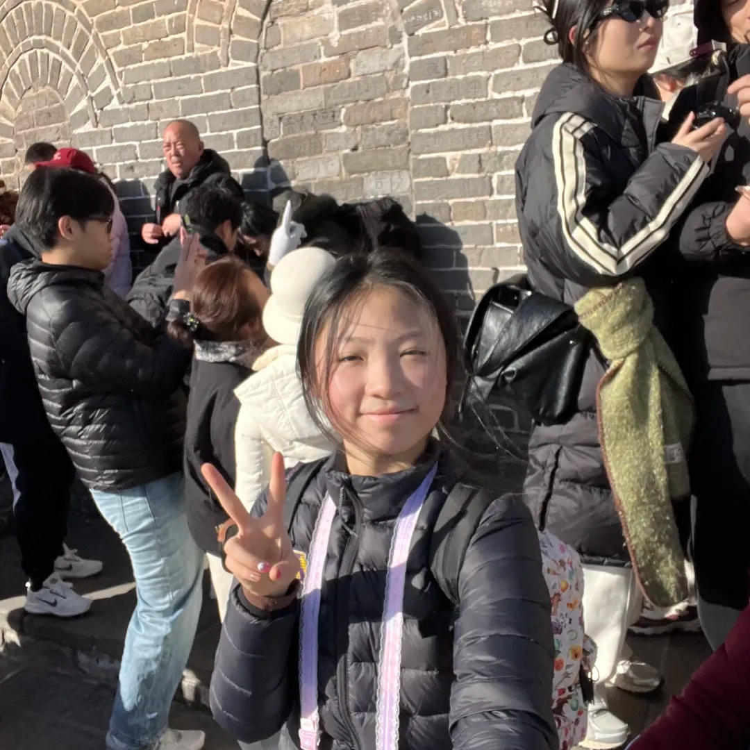 长城哽咽背诗的女孩火了!河北网友热情邀请…… 长城哽咽背诗的女孩火了!河北网友热情邀请……