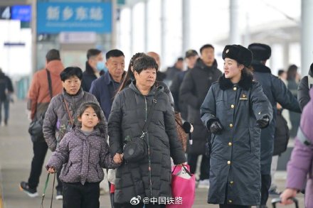 铁路迎来假日返程客流高峰