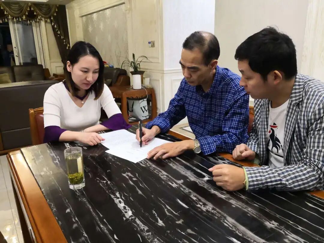 28年从警路最后一班岗:跨年夜,他在人潮中站成“平安坐标” 28年从警路最后一班岗:跨年夜,他在人潮中站成“平安坐标”