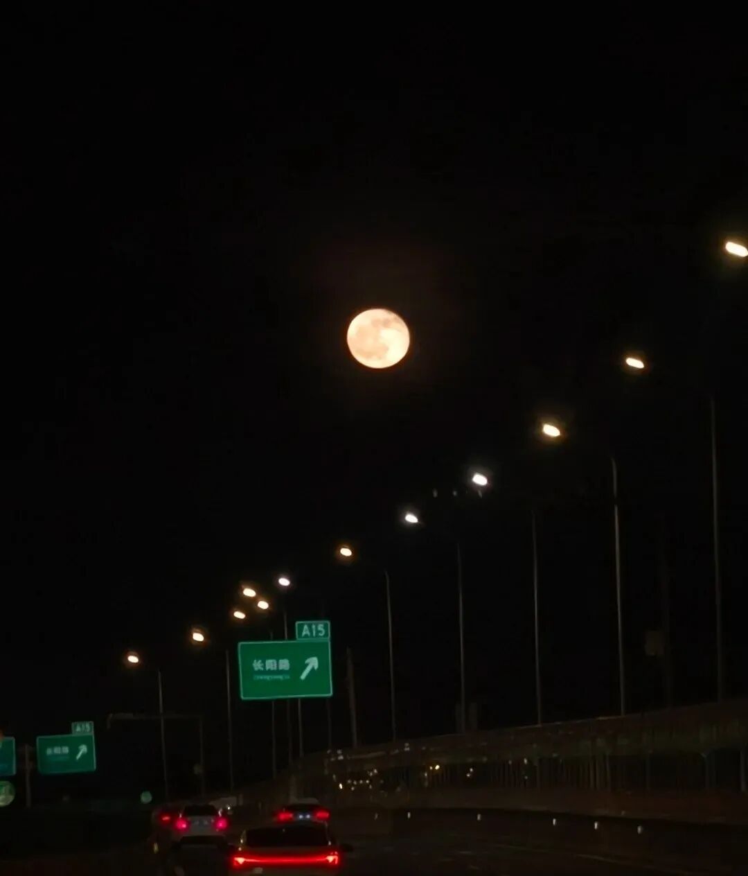 抬头,看今年首个“超级月亮”!等你来晒图→ 抬头,看今年首个“超级月亮”!等你来晒图→