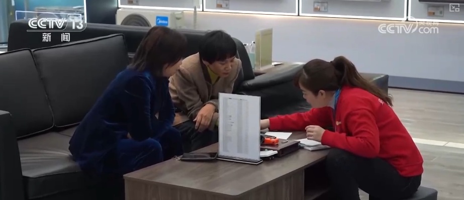 “政策补贴+品牌联动+服务创新”惠及百姓乐享“焕”新 政策红利精准激活消费活力 “政策补贴+品牌联动+服务创新”惠及百姓乐享“焕”新 政策红利精准激活消费活力