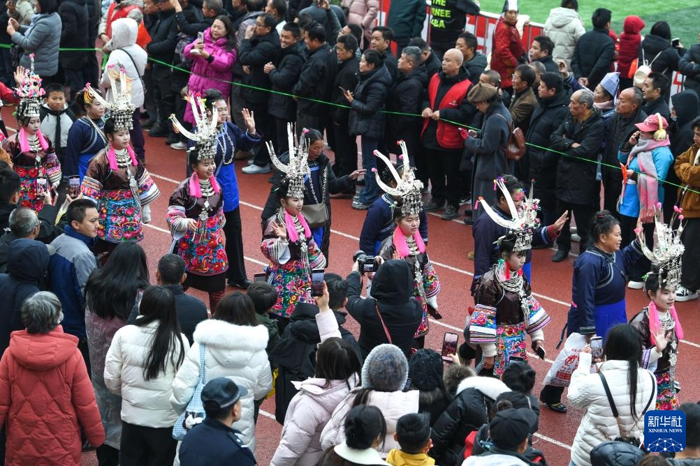 第四届贵州“村超”开幕 “村晚”热闹非凡 第四届贵州“村超”开幕 “村晚”热闹非凡