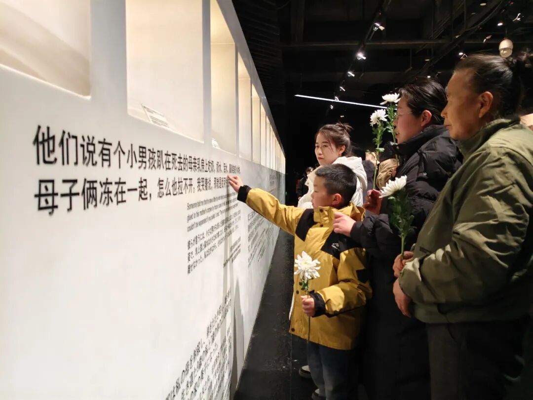 元旦假期,这个纪念馆外依旧排起长队 元旦假期,这个纪念馆外依旧排起长队