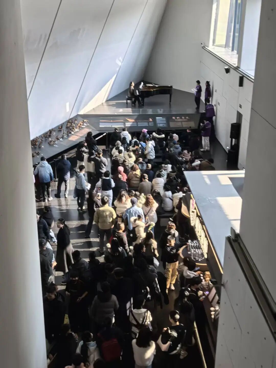 元旦假期,这个纪念馆外依旧排起长队 元旦假期,这个纪念馆外依旧排起长队