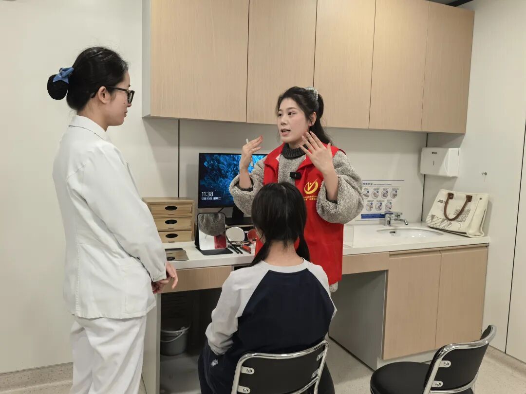 杭州小夫妻新婚当天进了病房!这个“婚庆团队”,服了…… 杭州小夫妻新婚当天进了病房!这个“婚庆团队”,服了……