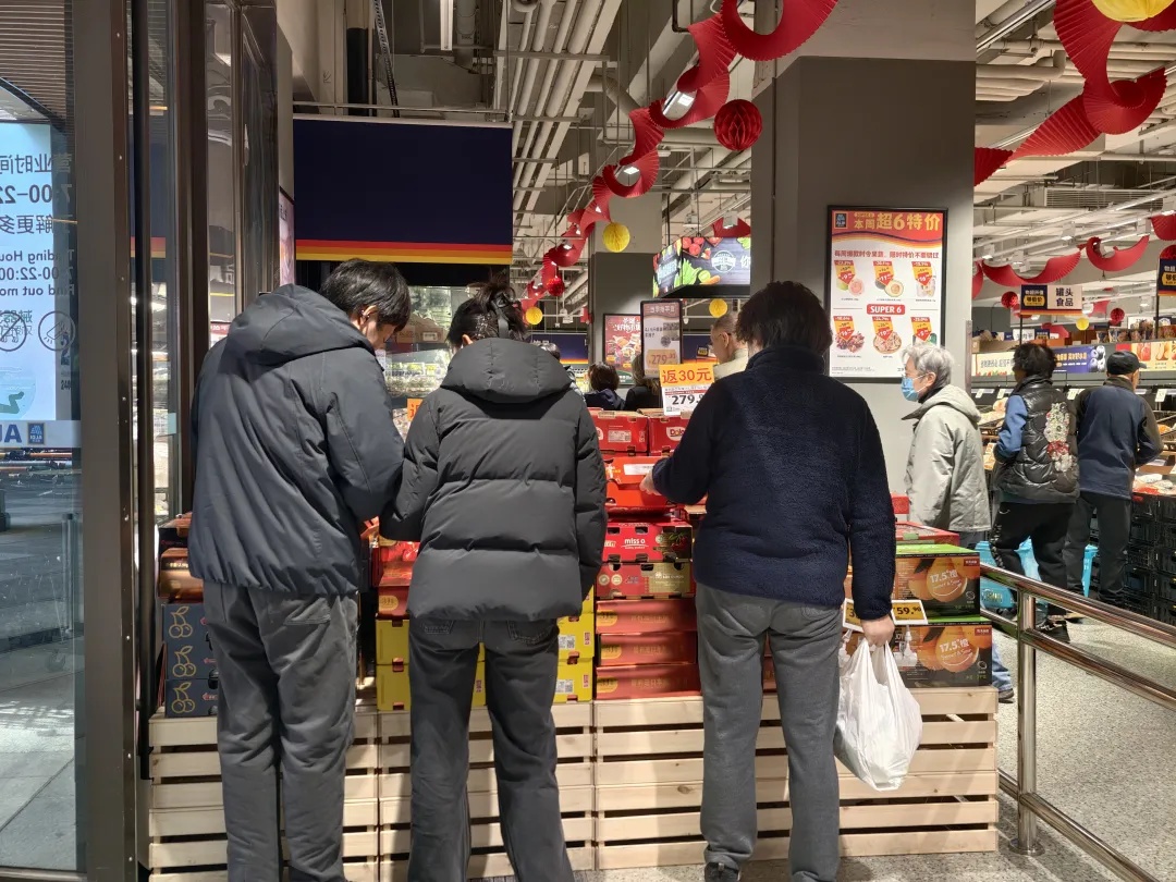 价格腰斩!正大量上市,商家:还能降;上海人过年吃到爽! 价格腰斩!正大量上市,商家:还能降;上海人过年吃到爽!